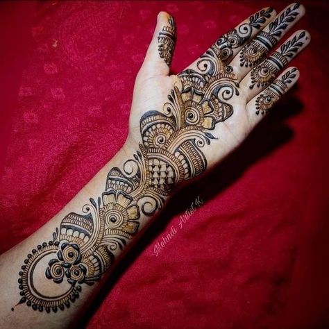 Simple Arabic Mehendi Designs, Mehendi Designs For Bride, Minimalist Mehendi Designs, Minimalist Mehendi, Arabic Mehendi, Beautiful Simple Mehndi Design, Hand Mehendi, Beautiful Mehndi Designs, Arabic Designs