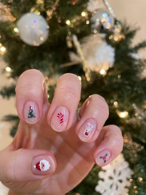 Santa Christmas nails Xmas nail art candy cane mini ideas reindeer Rudolph holly nails Nails Cute Christmas, Christmas Nails Santa Claus, Santa And Reindeer Nails, Short Cute Christmas Nails, Simple Xmas Nail Designs, Christmas Nails Tree, Nail Art Christmas Designs, Nail Christmas Designs, Nail For Christmas