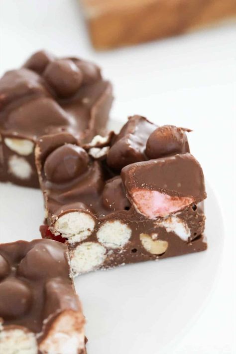 Squares of Rocky Road made with Maltesers, raspberry lollies, marshmallows and peanuts. Malteser Rocky Road, Chocolate Ripple Biscuits, Maltesers Chocolate, Rocky Road Recipe, Fridge Cake, Malted Milk Balls, Chocolate Bowl, Chocolate Slice, Chilled Desserts