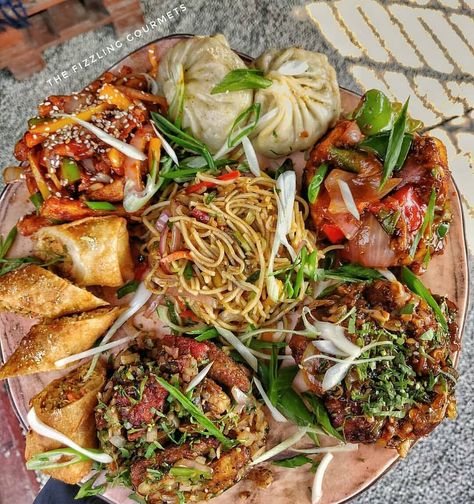 In Frame - Chinese Platter ! ❤👅🔥😍 Tag someone who loves Chinese ! 🔥🔥 . . . . Pic Credit - @thefizzlinggourmets . . . . . . #hakkanoodles… Chinese Food Platter, Indo Chinese Food, Chinese Platter, Pu Pu Platter, Mustard Cabbage, Food Near Me, Food Platter, Spicy Appetizers, Minute Rice