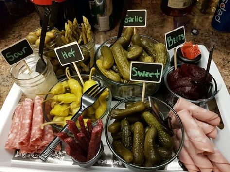 Pickle Bar Wedding Party Ideas, Cheese And Pickle Tray, Pickle Tray Ideas Parties, Pickle Platter Ideas, Pickle Bar Graduation, Wedding Pickle Bar, Relish Tray Ideas Parties, Pickle And Olive Tray Ideas, Pickle Bar Ideas