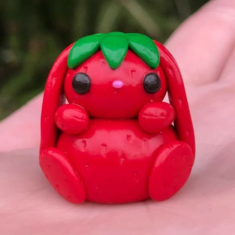 Clay Art Strawberry, Clay Bunny Easy, Cute Clay Creations Easy, Cute Clay Bunny, Air Dry Clay Ideas Animals, How To Make Clay Animals, Cute Clay Sculpture Ideas, Colored Clay Ideas, Air Dry Clay Ideas Easy Small Animals