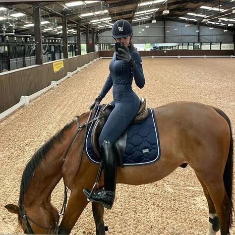 Horseback Riding Aesthetic Outfit, Black Heart Equestrian Outfits, Aesthetic Riding Outfit, Different Sports Aesthetic, Horseback Riding Outfit, Aesthetic Equestrian, Riding Outfit Equestrian, Riding Aesthetic, Horse Outfits