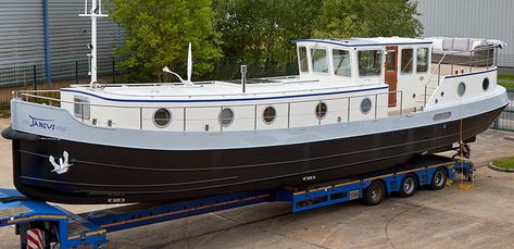 55L Luxemotor Class Dutch Barge - Piper Boats | Dutch Barge Builders Dutch Barge Houseboats, Dutch Barge Interior, Barge Interior, Barges For Sale, Barge Boat, Liveaboard Boats, Canal Barge, Boat House Interior, Dutch Barge