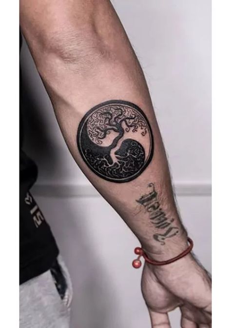 60 Best Yin-Yang Tattoos to Express Your Unique Individuality in 2021 Tattoos Chinese, Diving Tattoo, Chinese Tattoos, Yin Yang Tattoo, Yin Yang Koi, Ying Yang Tattoo, Yang Tattoo, Yin Yang Designs, Balance In Life