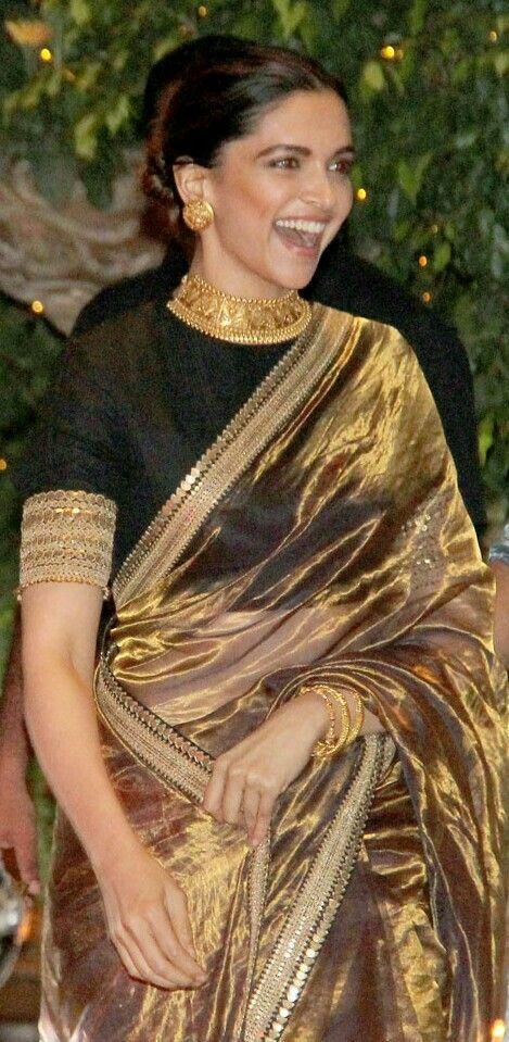 Deepika In Sabyasachi, Gold Net Saree, Lehnga Ideas, Saree With Black Blouse, Classy Sarees, Sabyasachi Sarees, Indian Celebrity, Fashionable Saree Blouse Designs, Fancy Sarees Party Wear