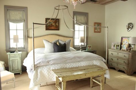 Gustavian Decor, Provencal Decor, Cottage Style Interiors, European Cottage, French Farmhouse Style, Rustic Side Table, French Country Bedrooms, French Style Homes, French Bedroom