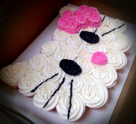 Cupcake Shaped Pull Apart Cake, Cat Cupcakes Ideas, Cupcake Shaped Cake, Bolo Cupcake, Pull Apart Cupcake, Kitty Cupcakes, Pull Aparts, Pull Apart Cupcake Cake, Pull Apart Cake