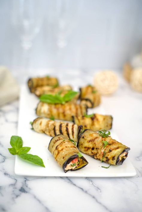 Eggplant Roll Ups, Eggplant Rolls, Summer Appetizers Easy, Low Carb Vegetarian Recipes, Grilled Eggplant, Superbowl Snacks, Low Carb Soup, Summer Appetizer, Low Carb Vegetarian