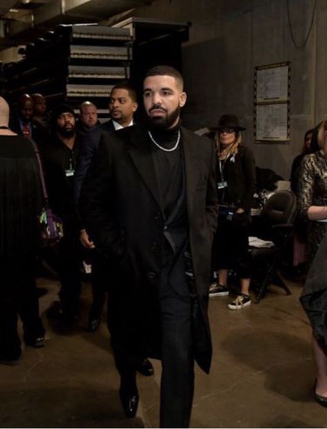 61st Annual GRAMMY Awards - Backstage LOS ANGELES, CA - FEBRUARY 10: Drake backstage during the 61st Annual GRAMMY Awards at Staples Center on February 10, 2019 in Los Angeles, California. (Photo by Neilson Barnard/Getty Images for The Recording Academy) Drake In The Studio, Drake Suit Outfit, Drake Suit, Drake Outfits, Drake Concert Outfit, Drake Style, Drake Fashion, Aubrey Graham, Champagne Papi