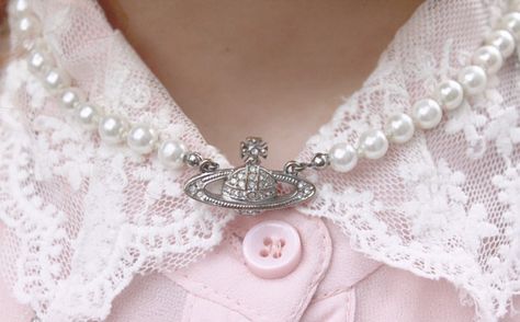 Pearl Necklace Aesthetic, Vivienne Westwood Pearl Necklace, Vivienne Westwood Necklace, Westwood Necklace, The Cardigans, Beautiful Disaster, Fashion Victim, Blogger Girl, Cute Cases