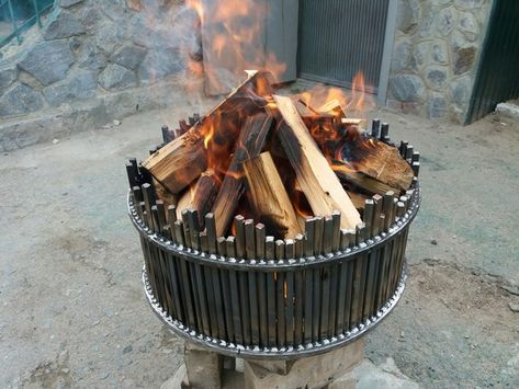 Outside Fire Pits, Welding Ideas, Barbecue Design, Metal Fire Pit, Cool Fire Pits, Industrial Design Furniture, Welding Art Projects, Metal Working Projects, Fire Pit Designs