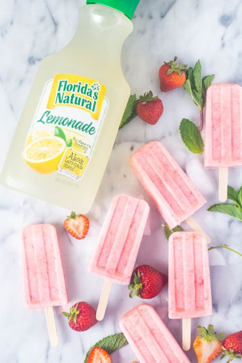 Popcicles Recipes, Lemonade Popsicles, Healthy Popsicle Recipes, Strawberry Popsicles, The Chunky Chef, Strawberry Lemonade Recipe, Chunky Chef, Healthy Popsicles, Joy Bauer