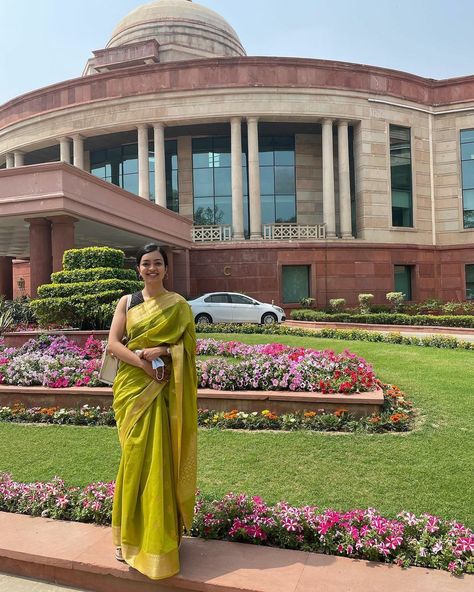 Apala Mishra, Ias Officer, Foreign Service Officer, Twins Fashion, Formal Saree, Ias Officers, Life Motivation Inspiration, Simple Saree Designs, Women Power