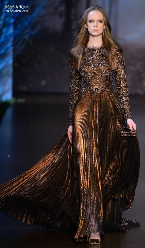 Ralph & Russo Haute Couture Fall 2015-16 Brown Haute Couture, Bronze Outfit, Brown Gown, Fairytale Gown, Ralph And Russo, Fashion Gowns, Couture Gowns, Fantasy Fashion, Gorgeous Gowns