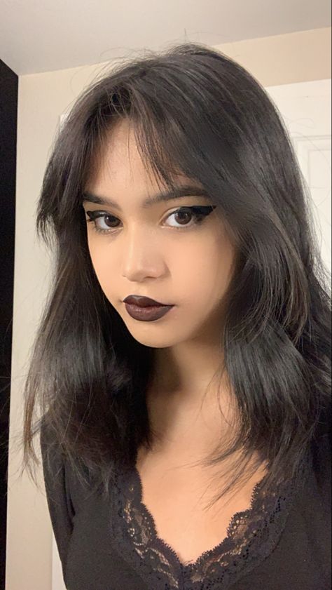 Goth Makeup Tan Skin, Goth Makeup Brown Skin, Lowkey Goth Makeup, Goth With Brown Hair, Brown Goth Makeup, Alt Prom Makeup, Brown Hair Goth, Simple Goth Makeup Look, Goth Makeup Everyday