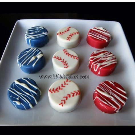 Baseball Americana chocolate covered Oreos Baseball Oreos, Oreo Ideas, Cake Pucks, Treat Business, Baseball Cake, Tee Ball, Dipped Oreos, Baseball Stuff, Baby Shower Treats