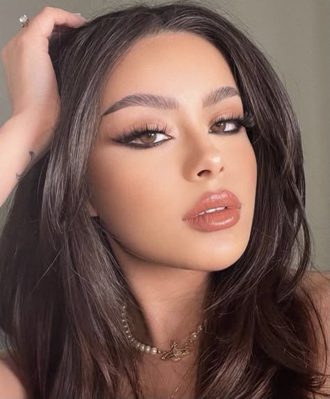 Y2k Makeup, Prom Eye Makeup, Prom Makeup, Dark Hair, Makeup Routine, Maquillaje De Ojos, Makeup Inspo, Makeup Inspiration, Brown Hair