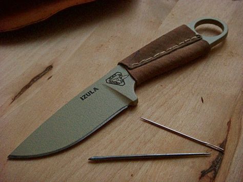 RAT Cutlery knives... amazing. Rat Logo, Esee Izula, Paracord Wrap Handle, Edc Fixed Blade Knife, Forging Knives, Mini Knife, Types Of Knives, Karambit Knife, Bushcraft Knives