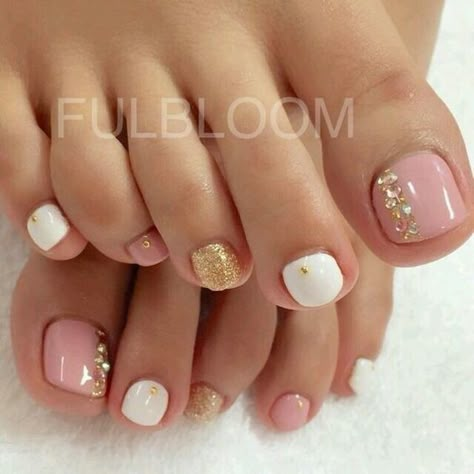 en este post encontraras 20 diseños hermosos para decorar las uñas de tus pies , asi que escoje un diseño y haztelo hoy mismo. Cute Toenail Designs, Nail Designs Toenails, Pedicure Designs Toenails, Pedicure Colors, Pretty Toe Nails, Pedicure Ideas, Cute Toe Nails, Pedicure Designs, Toe Nail Designs