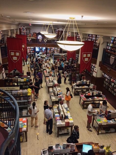 Harvard Square Coop Bookstore in Boston, MA Harvard University Business Schools, Harvard Square Aesthetic, Boston Harvard, Harvard Student Aesthetic, Harvard University Aesthetic, Harvard Aesthetic, Harvard Uni, Harvard University Campus, University Inspiration