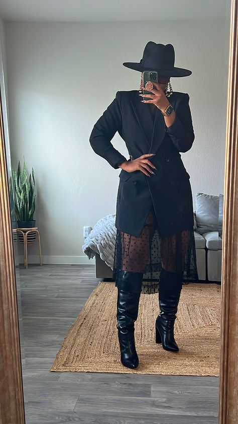 All Black Brunch Outfit Fall, Baddie Brunch Outfit Winter, Fall Birthday Brunch Outfit, Cold Winter Dinner Outfit Night, Birthday Party Guest Outfit Women, All Black Brunch Outfit, Christmas Party Outfits Black Women, Fall Dinner Outfit Dressy, Cold Weather Brunch Outfit