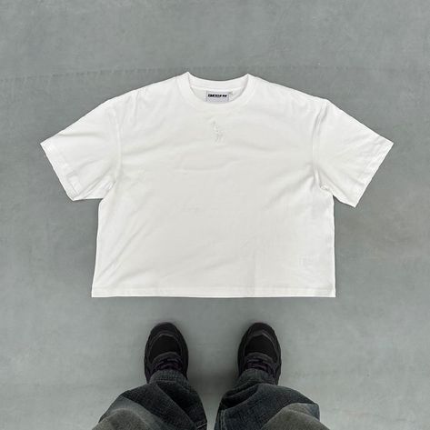 “Perfect Fit” Cropped “Crane” Tee via @degen.fitness Cropped Tee Outfit, Cropped Shirt Outfit, Tyler The Creator Outfits, Clothing Branding Design, Cropped Tshirt, Clothes Brands, Apparel Design Inspiration, Graphic Shirt Design, Graphic Design Images