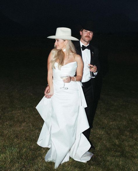 Monique Lhuillier Bride (@moniquelhuillierbride) posted on Instagram: “Oh what a night 🥂 #moniquelhuillier #mlbride” • Jan 31, 2022 at 7:47pm UTC Western Engagement, Jackson Hole Wedding, Cowgirl Wedding, Black Tie Attire, Cowboy Wedding, Dress Code Wedding, Mountain Weddings, Black Bridesmaid Dresses, Black Tie Wedding