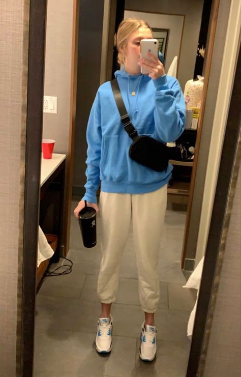 Hoodie Oufit, Sweats And Hoodies Outfits, Blue Joggers Outfit, White Sweatpants Outfit, Blue Hoodie Outfit, Hoody Outfits, White Sweatpants, White Joggers, Sweatpants Outfit