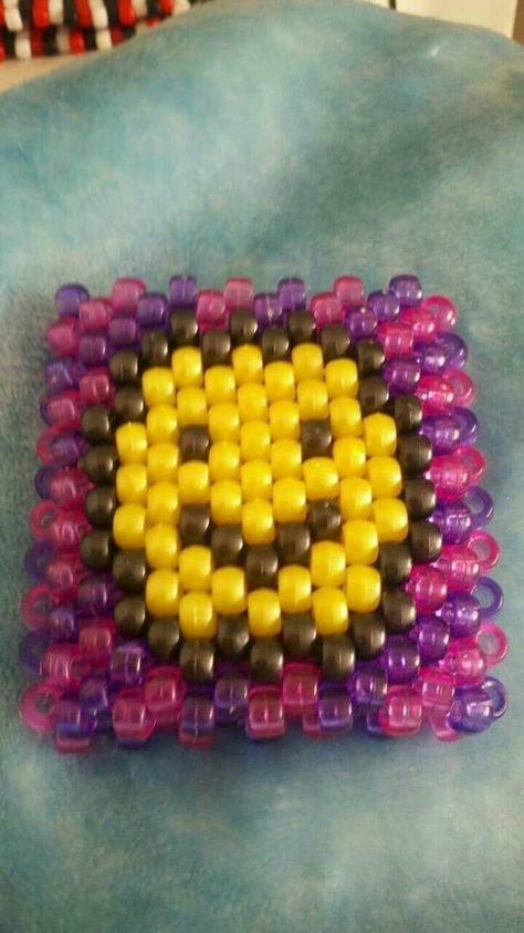 Smiley Face Diagonal Multi Stitch Cuff. Multi Stitch Kandi Cuff, Kandi Projects, Emo Emo, Kandi Cuff Patterns, Pony Bead Projects, Kandi Inspo, Kandi Kid, Kandi Ideas, Perler Ideas