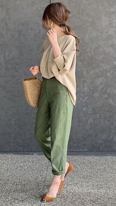 Japan Fashion Casual, Japanese Minimalist Fashion, Japanese Fashion Women, Minimalist Fashion Outfits, Summer Business Casual Outfits, Minimalist Fashion Women, Classic Style Outfits, Stil Boho, Moda Chic