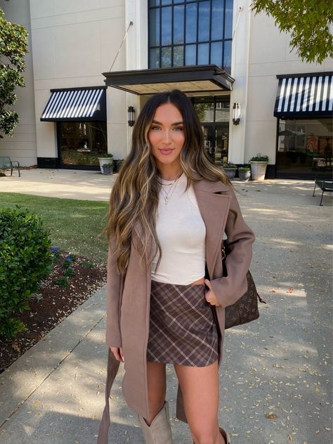 Sydney Brown Plaid Mini Skirt curated on LTK Brown Plaid Skirt Outfit, Chic Fall Style, Thanksgiving Skirt, Sydney Brown, Plaid Skirt Outfit, Early Fall Outfits, Style 2023, Fall Outfits For Work, Style Upgrade