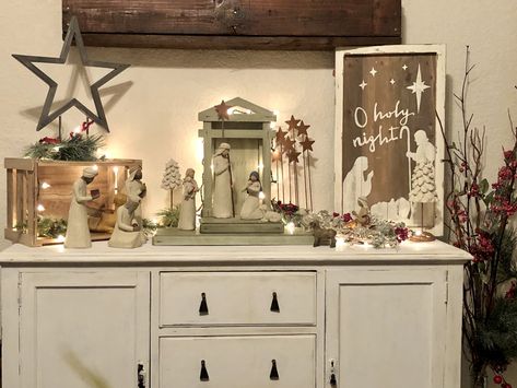 Willow Tree Nativity Scene Display, Willowtree Nativity Display Ideas, Willow Tree Nativity Set Display Ideas, Willow Tree Nativity Display, Willow Tree Nativity Display Ideas, Willow Tree Display, Nativity Sets Display, Willow Tree Nativity Set, Christmas Nativity Scene Display