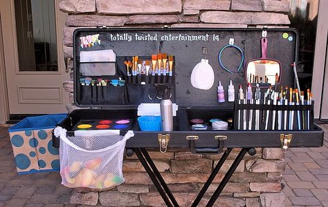 Face Painting Set Up Paint Station, Mime Face Paint, Diy Face Paint, Face Paint Set, Painting Stand, Face Painting Tips, Painting Station, Face Paint Kit, Paint Tips