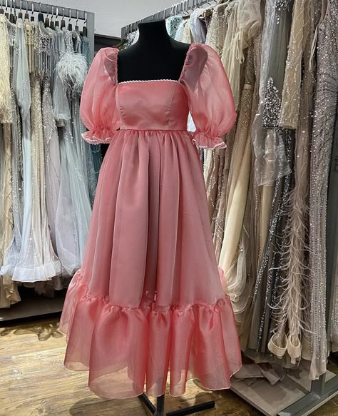 Silk One Piece Dress Western, Organza Dress Back Design, Skirt Tops Designs, Aesthetic Dress For Women, One Piece Dress Knee Length Party Wear, 12th Farewell, Traditional Outfit Ideas, Frock Stitching, Organza Frocks