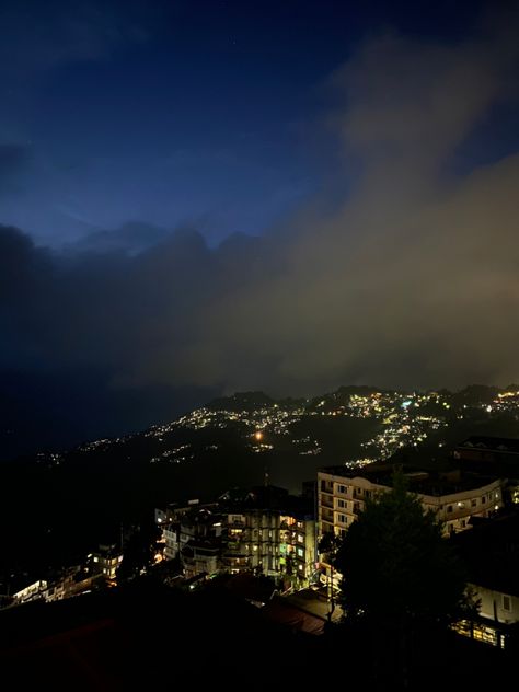 Darjeeling Night View, Darjeeling Aesthetic Photos, Darjeeling Photography, Darjeeling Aesthetic, Travel Photography Nature, Sky Photography Nature, Solo Trip, Cute Tumblr Wallpaper, Night Pictures