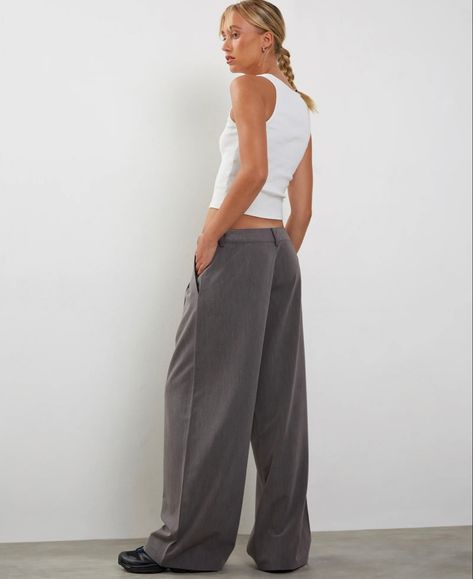 Grey Low Waist Pants, Low Waist Tailored Pants, Grey Suit Trousers Women Outfit, Low Waisted Suit Pants, Low Rise Tailored Pants, Wide Leg Suit Women, Low Rise Suit Pants, Suit Pant Outfit, Low Rise Dress Pants