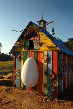 Chicken House Awesome Chicken, Portable Chicken Coop, Chicken Coup, Coop Design, Chicken Coop Designs, Coop Plans, Building A Chicken Coop, Keeping Chickens, Chicken Coop Plans