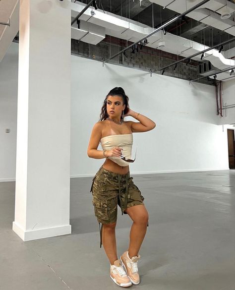 Camo Cargo Shorts Outfit, Camo Shorts Outfit, Cargo Shorts Outfits Women, Cargo Shorts Outfit, Luxe To Kill, Ecru Denim, Fair Outfit, Fair Outfits, Shorts Outfits Women