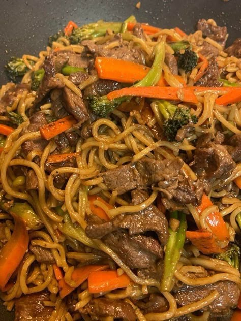 Beef Lo Mein Recipe, Beef Lo Mein, Lo Mein Noodles, Lo Mein Recipes, Lo Mein, Makanan Diet, Homemade Beef, Healthy Lifestyle Food, Idee Pasto Sano