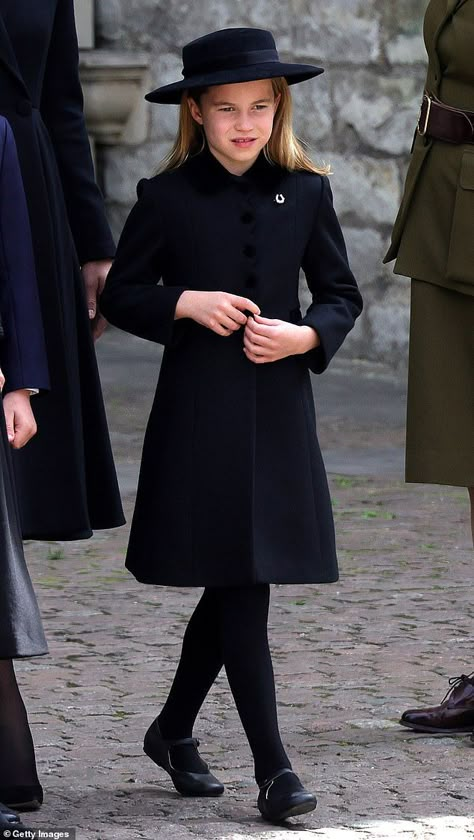 British Royal Outfits, Princess Charlotte Outfits, Princess Charlotte Dresses, Prince Charlotte, Duchess Of Edinburgh, Princesa Charlotte, Prince William Family, Looks Kate Middleton, Royal Women