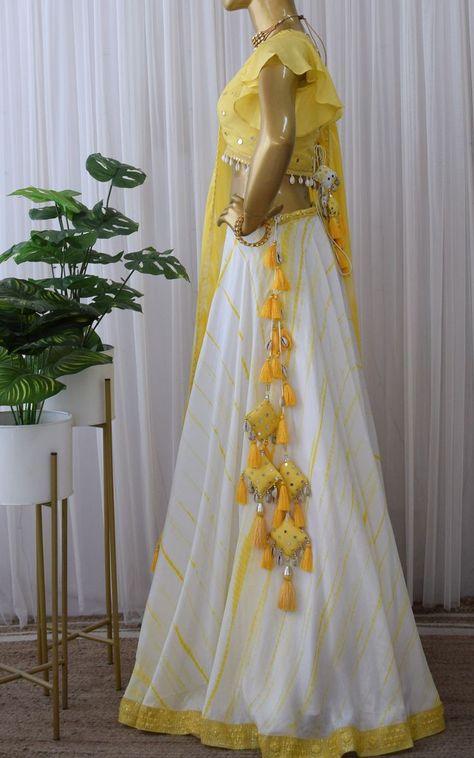 Lehenga With Latkan, Dori For Lehenga, Latkan Designs For Lehenga, Handmade Tassels For Lehenga, Simple Latkans For Lehenga Handmade, Simple Yellow Lehenga For Haldi, Tassel For Lehenga, Lehenga Latkan Designs, Shibori Lehenga