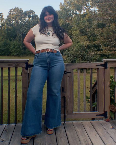 Slightly Curvy Body Type, Midsized Girls Aesthetic, Fall Outfits When Its Still Hot Outside, 70’s Inspired Outfits, Midsize Women Outfits, Cute Midsize Outfits, Mid Sized Outfits, Plus Size French Style, Aesthetic Plus Size Outfits