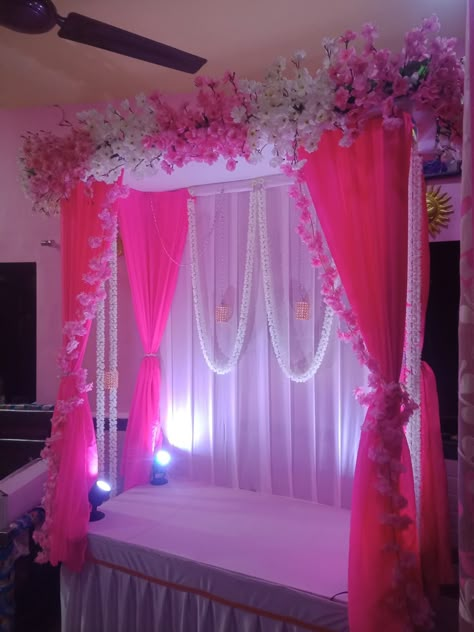 Ganpati Decoration With Dupatta, Ganesh Chaturthi Stage Decoration, Ganpati House Decoration, Ganpati Decoration With Net Cloth, Cloth Decoration For Ganpati, Ganpati Decoration At Home Video, Ganpati Mandap Decoration At Home, Ganeshji Decoration At Home, Ganesha Chaturthi Decoration