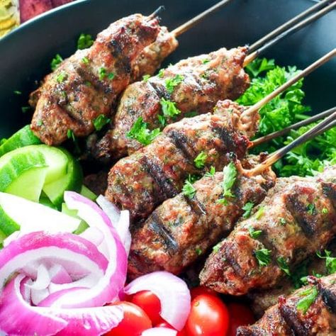 Easy Bbq Recipes, Barbecue Side Dishes, Beef Kebabs, Bbq Side Dishes, Kebabs On The Grill, Beef Kabobs, Ground Beef Recipes Healthy, Kabob Recipes, Side Dishes For Bbq