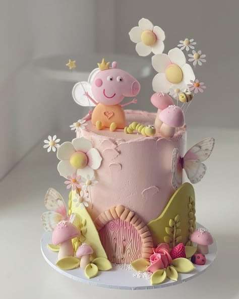 Birthday Cakes For 2 Year Girl, Birthday Cake 2 Year Girl, 2 Year Birthday Cake, Bolo Da Peppa Pig, Heo Peppa, Peppa Pig Birthday Cake, Fairy Birthday Cake, Pig Birthday Cakes, Baby First Birthday Cake