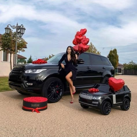 Range Rover Mom, Dream Cars Range Rovers, Rich Cars, Instagram Goals, Dream Cars Mercedes, Range Rovers, Luxury Girl, Big Car, Luxury Lifestyle Dreams