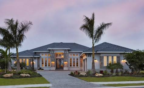 Home 1 Floor, Southern Coastal House Plans, One Floor House Exterior, One Story Modern House Design, Luxury Homes Dream Houses Modern, Luxury One Story Homes, Large Backyard Ideas Layout, Florida Style Homes, Luxury Homes Exterior