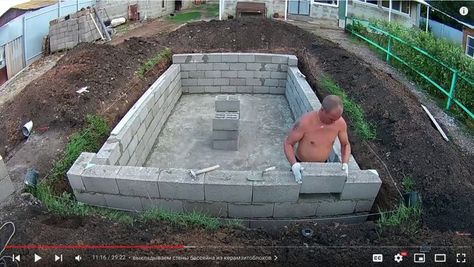 Homemade Pool, Swimming Pool Steps, Homemade Pools, Mini Swimming Pool, Diy Bird Bath, Small Swimming Pools, Pool Steps, Diy Swimming Pool, Above Ground Pool Landscaping