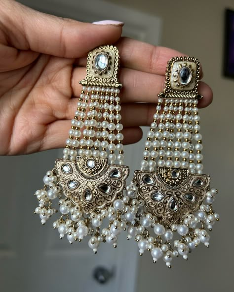 Calgary, Alberta 🇨🇦 In person and video call appointments available • To place an order DM/text or WhatsApp us with a picture of the piece >> 📱 • we offer a wide variety of Indian jewelry and we also provide wedding accessories for rent Jago, Mayian fatti, Mayiaan chunni etc •Canada 🇨🇦, USA 🇺🇸 shipping available! Free shipping on $150+ #yyc #elegantbydeep #calgary #bridaljewellery #bridalrental #yycrentals #calgaryinfluencer #vancouverphotography #yycphotography #calgarybusinesswomen #l... Kundan Earrings Jhumkas, Bridal Jewellery Inspiration, Aesthetic Jewellery, Unique Gold Jewelry Designs, Indian Wedding Jewelry Sets, Unique Gold Jewelry, Indian Accessories, Gold Jewelry Designs, Bridal Jewelry Vintage